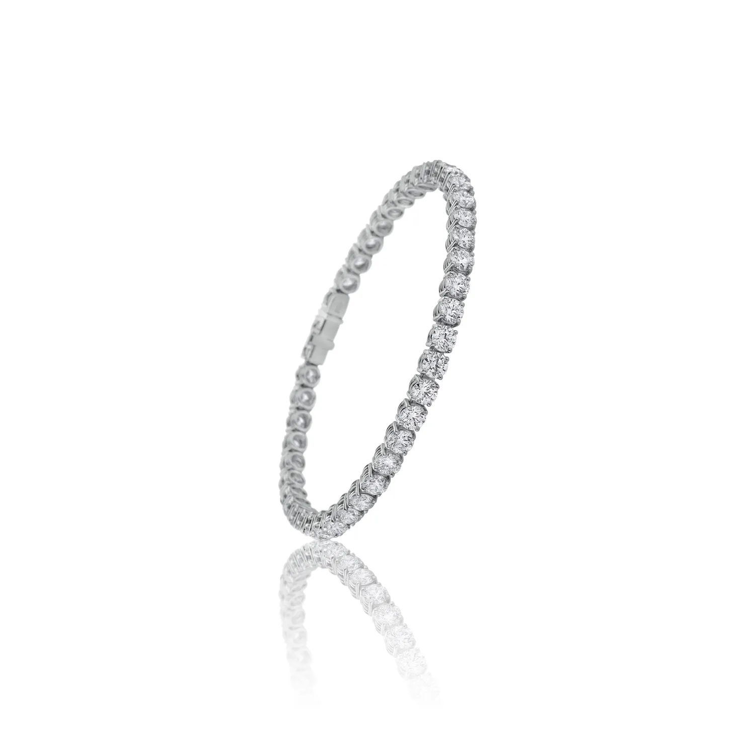 Bracelet ligne de diamants taille brillant en or blanc