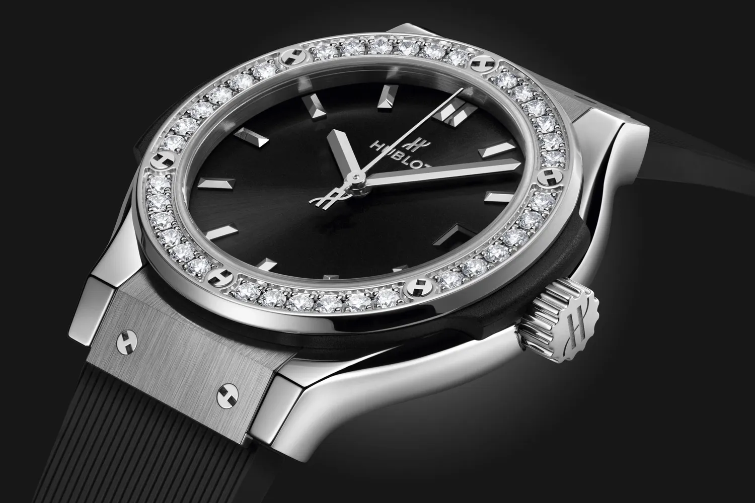 Montre CLASSIC FUSION TITANIUM, Bracelet caoutchouc noir ligné, Boucle déployante acier, Cadran soleillé noir