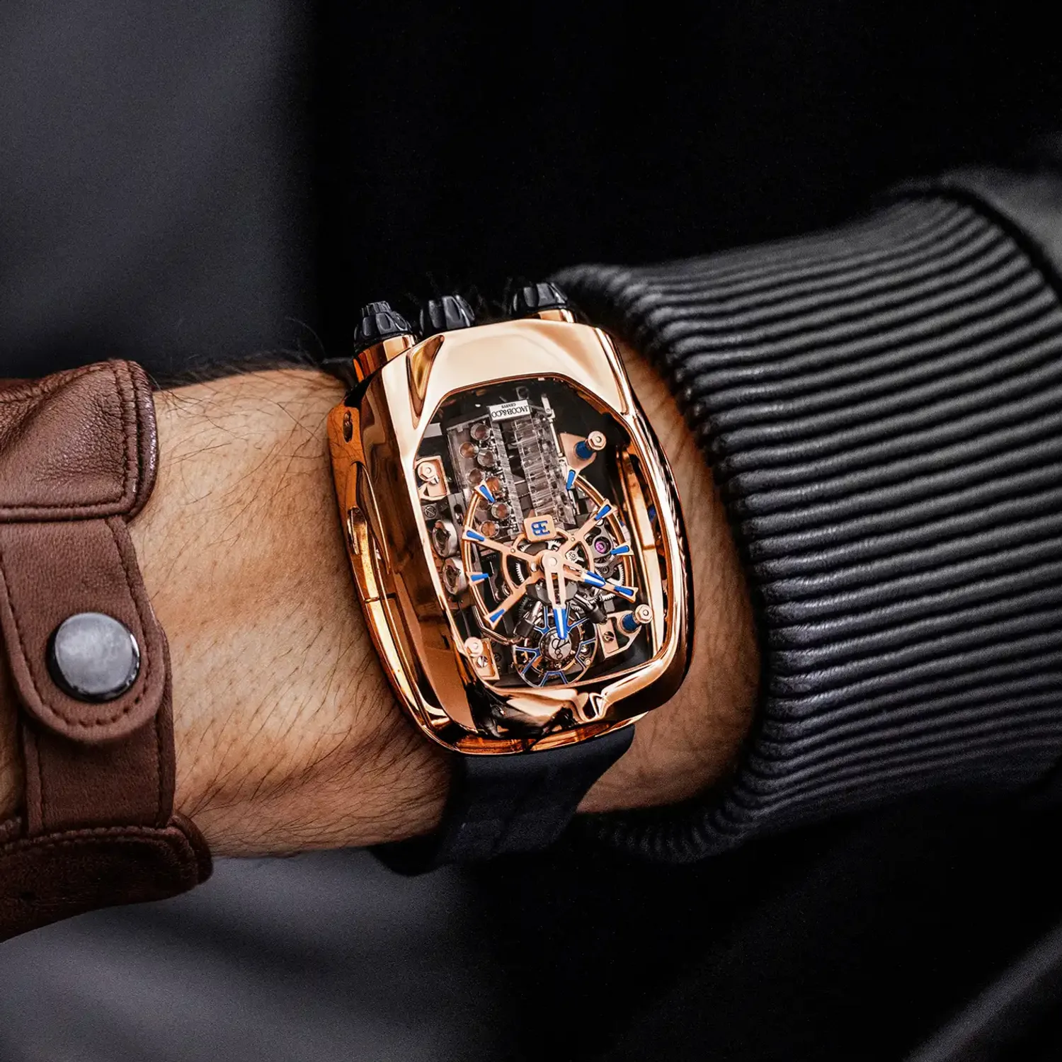 Montre BUGATTI CHIRON V2 n°27/72, Bracelet caoutchouc noir, Boucle déployante or rose, Cadran or rose dans boitier saphir transparent