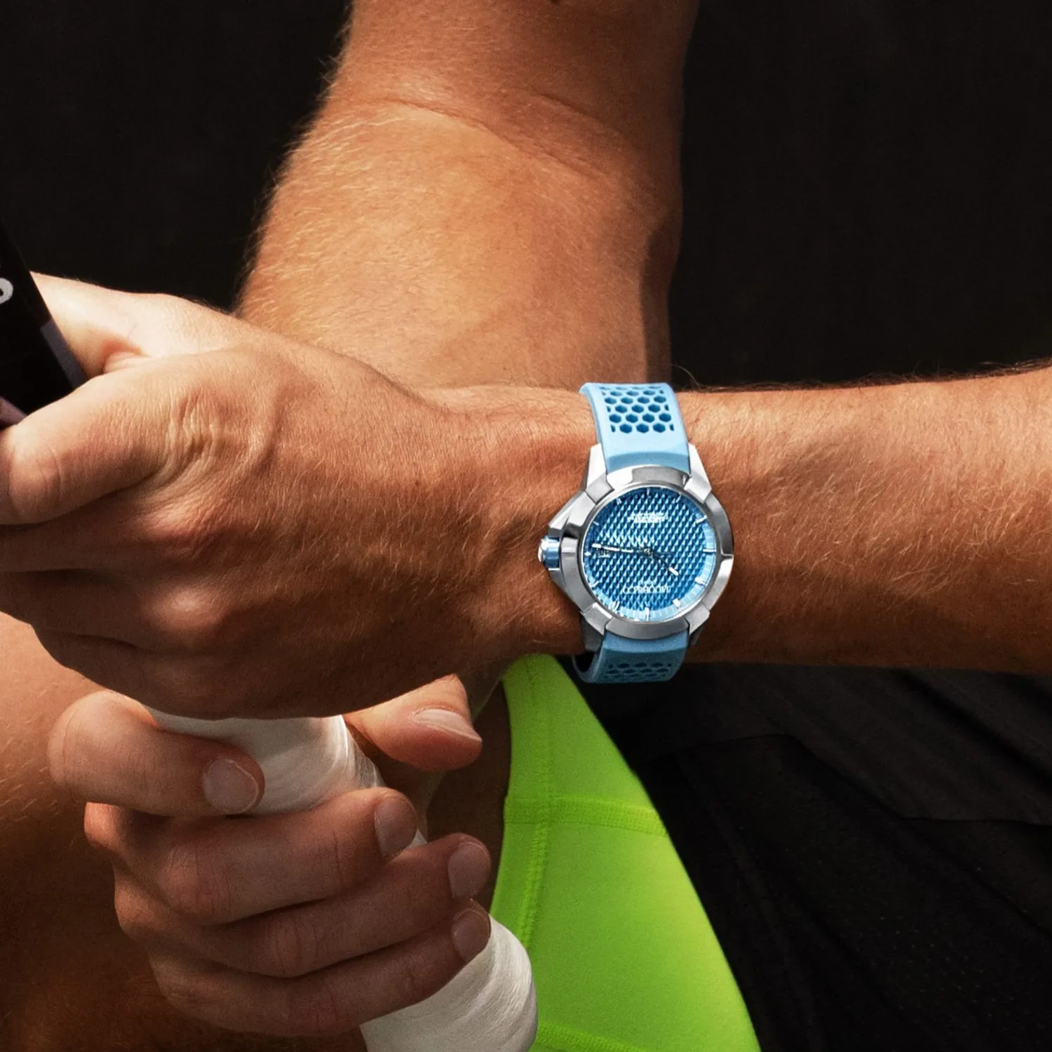 Montre EPIC X SPORT Electric blue, Bracelet caoutchouc nid d'abeille bleu clair, Boucle ardillon en acier, Cadran bleu clair motif diamant