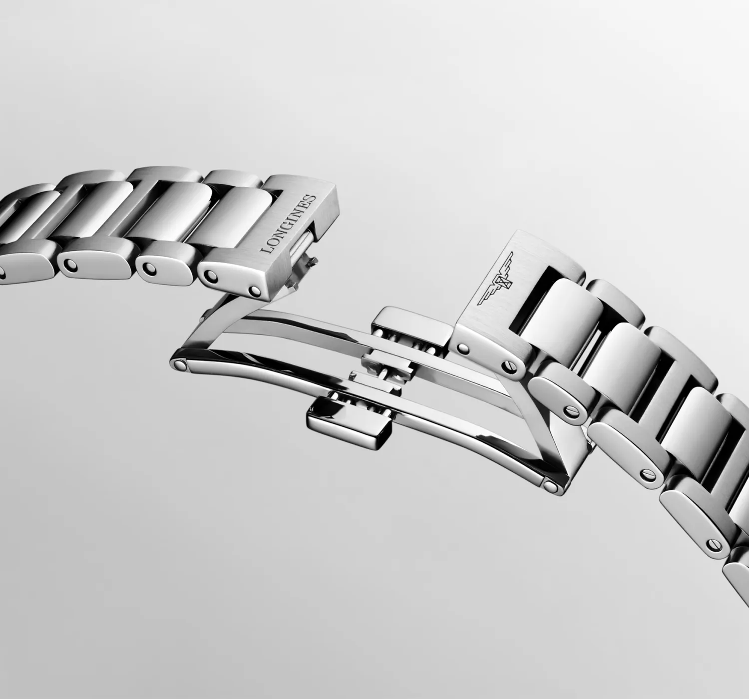 Montre CONQUEST Quartz, Bracelet acier, Cadran nacre blanche index diamants