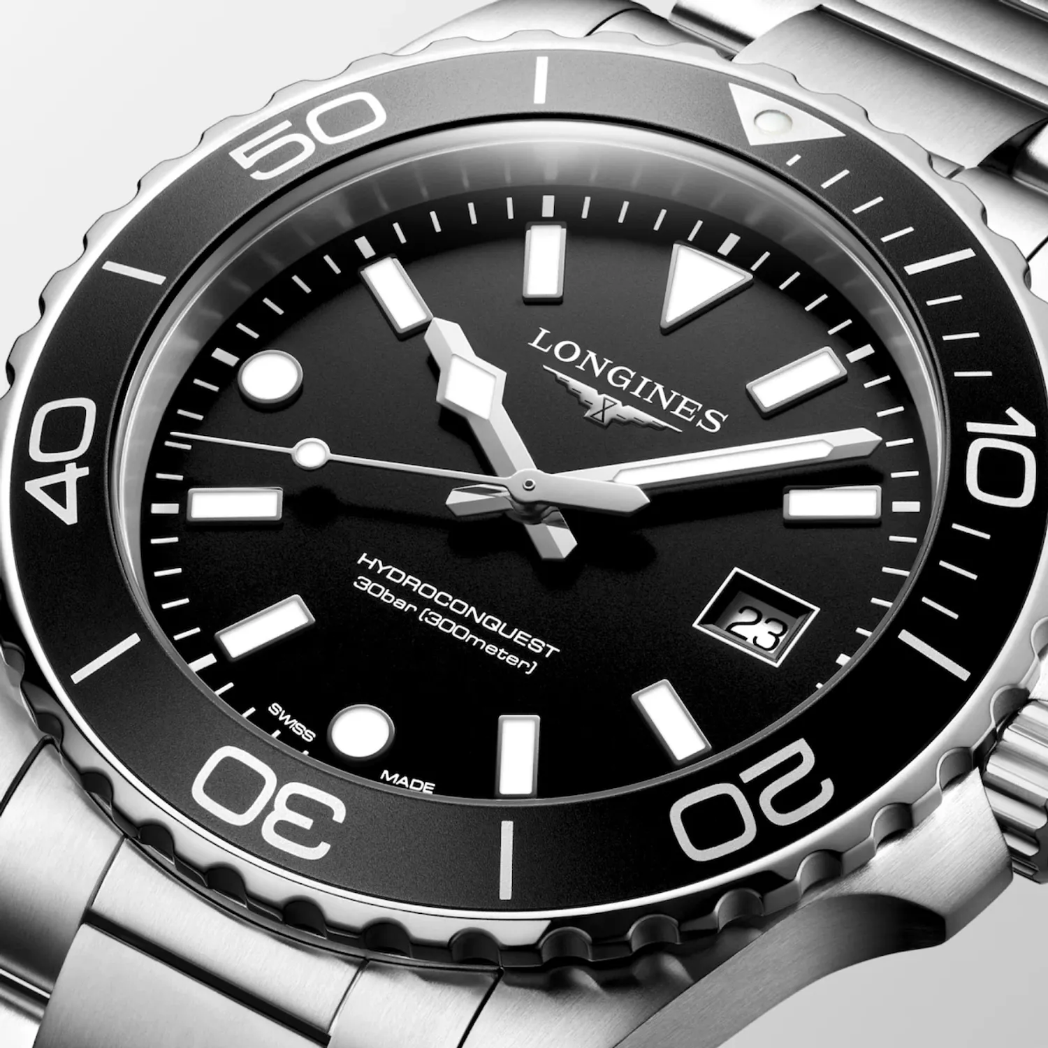 Montre HYDROCONQUEST Quartz lunette noire, Bracelet acier, cadran noir sablé