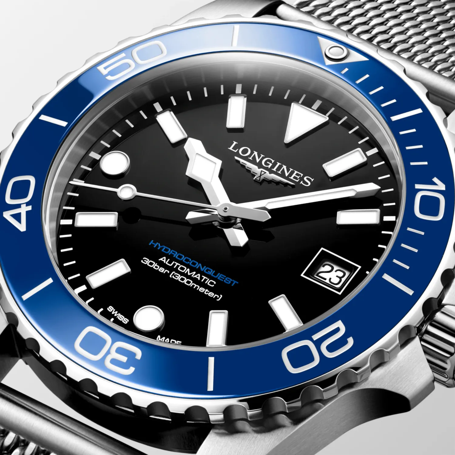 Montre HYDROCONQUEST lunette céramique bleue, Bracelet Milanais acier, Cadran noir laqué poli