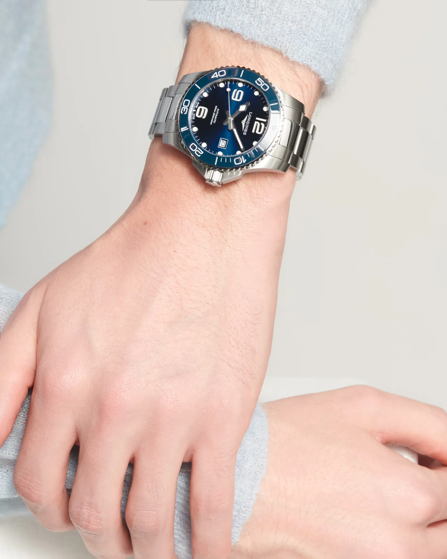 Montre HYDROCONQUEST lunette céramique Bracelet acier, Cadran bleu soleillé