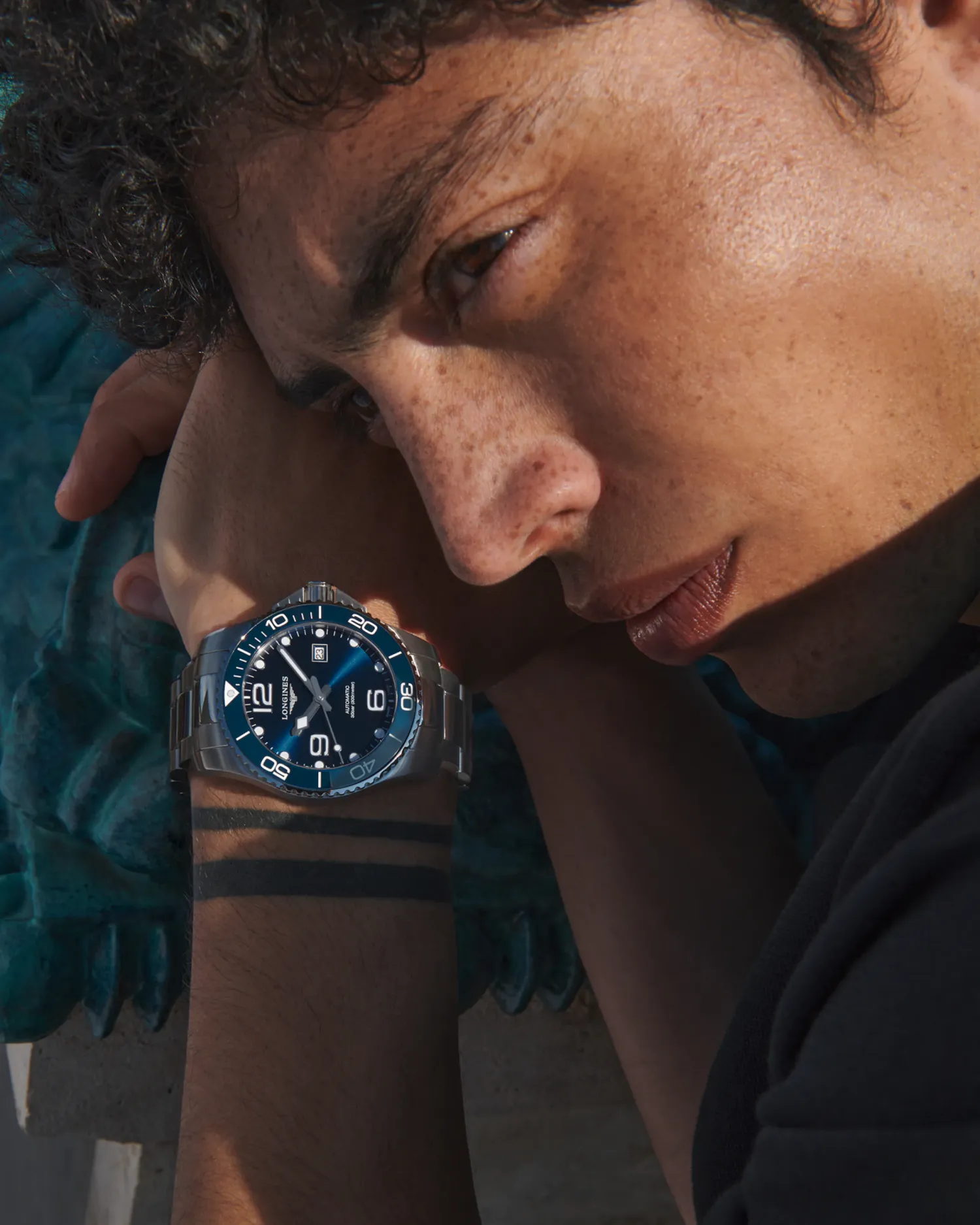 Montre HYDROCONQUEST lunette céramique Bracelet acier, Cadran bleu soleillé