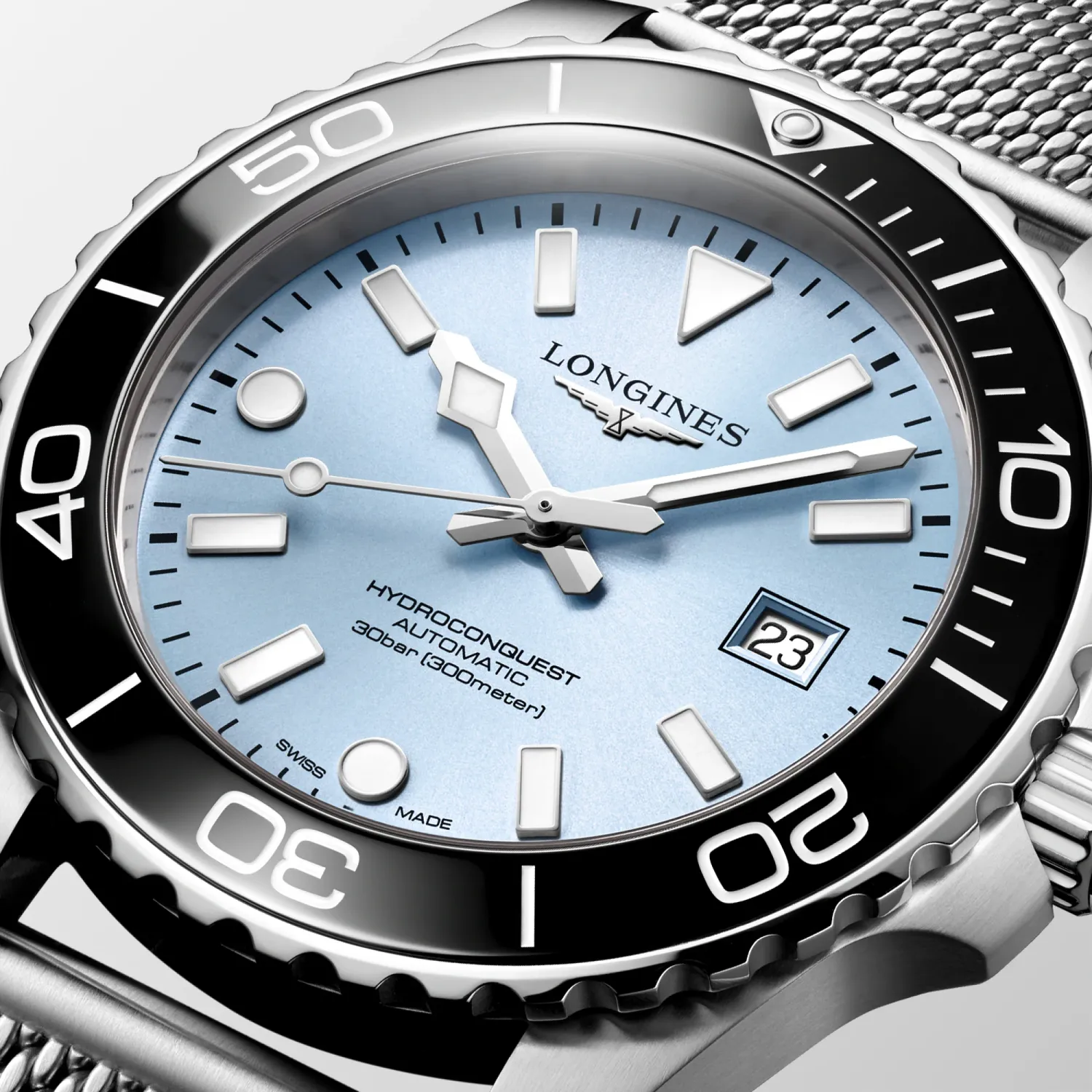 Montre HYDROCONQUEST lunette céramique noire, Bracelet Milanais acier, Cadran bleu givré soleillé