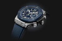 Montre BIG BANG UNICO TITANIUM BLUE CERAMIC Bracelet caoutchouc structuré noir et ligné bleu, Boucle déployante titane, Cadran squeletté bleu mat