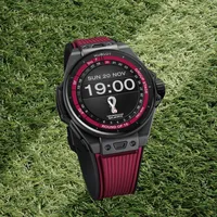 Montre BIG BANG E FIFA WORLD CUP QATAR 2022 Bracelets caoutchouc noir et noir doublé bourgogne, Boucle déployante, Cadran numérique Hublot