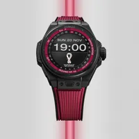 Montre BIG BANG E FIFA WORLD CUP QATAR 2022 Bracelets caoutchouc noir et noir doublé bourgogne, Boucle déployante, Cadran numérique Hublot