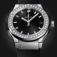 Montre CLASSIC FUSION TITANIUM, Bracelet caoutchouc noir ligné, Boucle déployante acier, Cadran soleillé noir