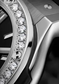 Montre CLASSIC FUSION TITANIUM, Bracelet caoutchouc noir ligné, Boucle déployante acier, Cadran soleillé noir
