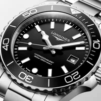 Montre HYDROCONQUEST Quartz lunette noire, Bracelet acier, cadran noir sablé
