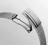Montre HYDROCONQUEST lunette céramique noire, Bracelet Milanais acier, Cadran bleu givré soleillé