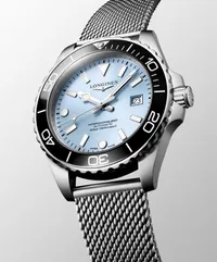 Montre HYDROCONQUEST lunette céramique noire, Bracelet Milanais acier, Cadran bleu givré soleillé