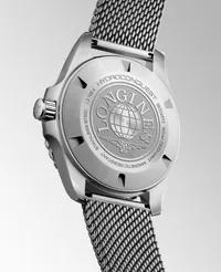 Montre HYDROCONQUEST lunette céramique noire, Bracelet Milanais acier, Cadran bleu givré soleillé