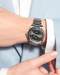 Montre Longines Conquest, Cadran noir soleillé