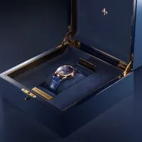 Montre ROYALE TOURBILLON n°1/24 Bracelet alligator bleu, Boucle ardillon en or rose, Cadran bleu texturé goutte d’eau