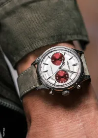 Montre ROYALE PARIS CHRONO, Bracelet cordura noir, Boucle déployante, Cadran argenté compteurs rouges