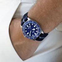 Montre PELAGOS FXD lunette céramique mate bleue, Bracelets tissu auto-grippant bleu marine avec bande grise et caoutchouc bleu marine motif tissé et boucle ardillon en titane, Cadran bleu marine index