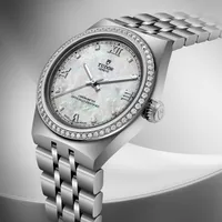 Montre TUDOR ROYAL 30mm lunette sertie diamants, Bracelet acier 98520, Cadran nacre blanche 8 brillants