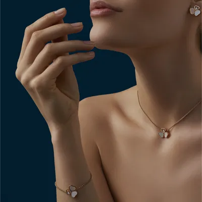 Collier Chopard Happy Hearts, or rose, diamants et nacre