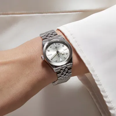 Montre Tudor Black Bay One 31 COSC cadran champagne index diamants