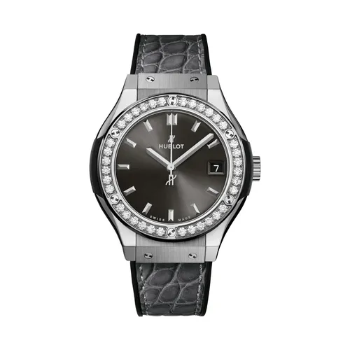Montre CLASSIC FUSION TITANIUM DIAMONDS RACING GREY Bracelet caoutchouc noir et alligator gris, Boucle déployante acier, Cadran soleillé gris satiné, Mouvement quartz - HUBLOT