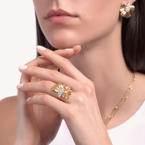 Bague Palmiero Rays of Sun en or rose et diamants.