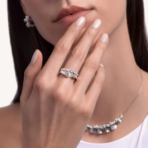 Bague Palmiero Rays of Sun en or blanc et diamants.