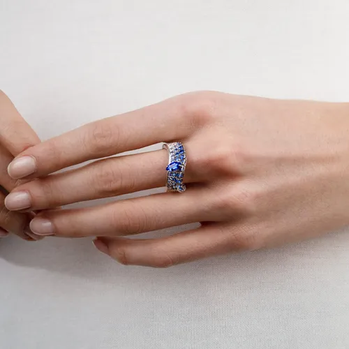 Bague Palmiero Abissi en or blanc et saphirs bleus et diamants.
