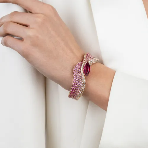 Jonc Palmiero Abissi en or rose et saphirs bleus et tanzanites.