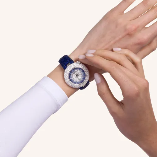 Montre Palmiero Alter en or blanc et saphirs bleus et diamants.
