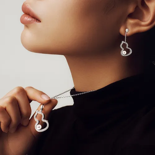 Pendentif Qeelin Wulu Or Blanc, Perle Akoya et Diamants