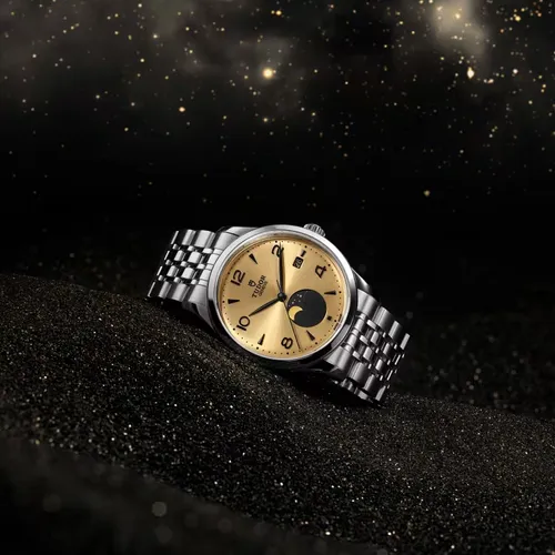Tudor 1926 Luna Watch