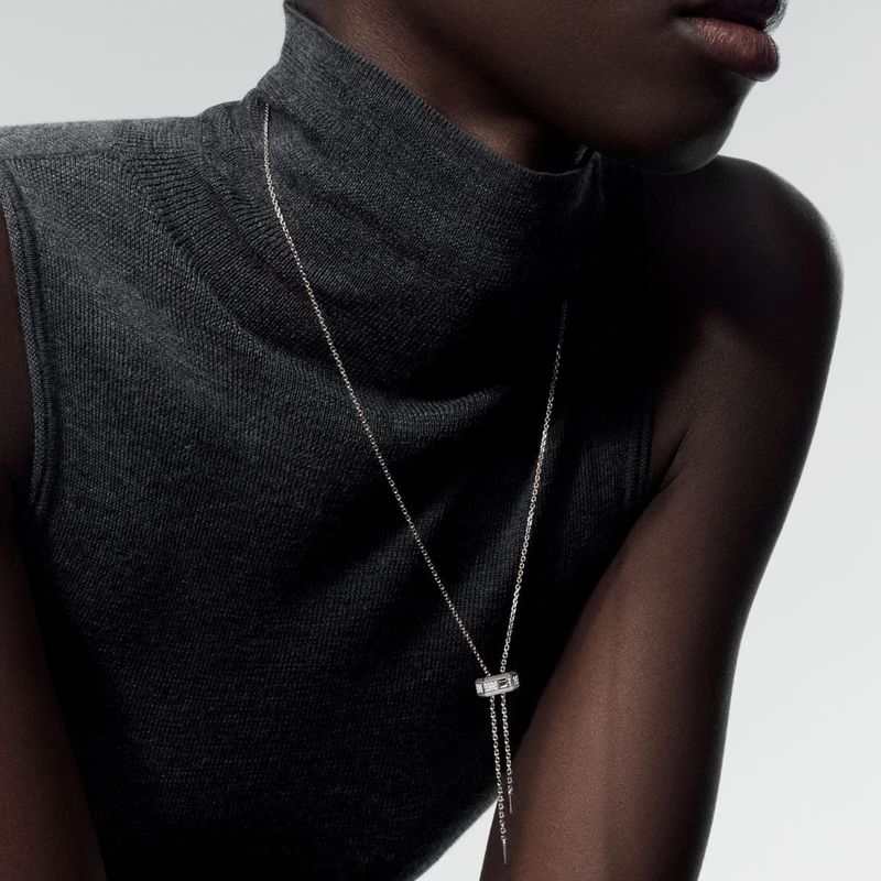 Collier cravate Moderniste