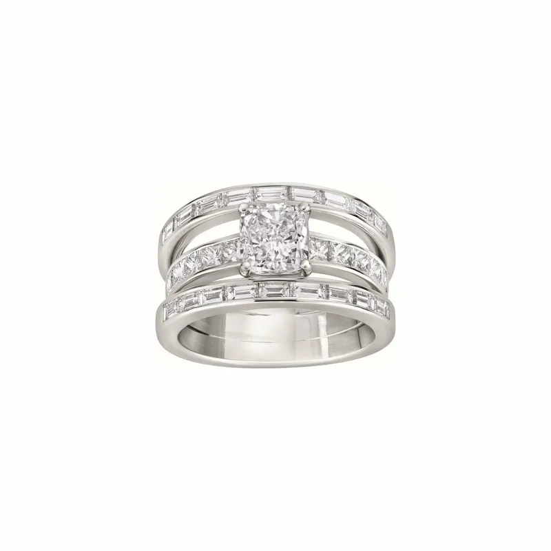 Bague 3 anneaux diamant taille coussin, sertie de diamants tailles baguette et princesse en or blanc palladié - CREATIONS JULIAN