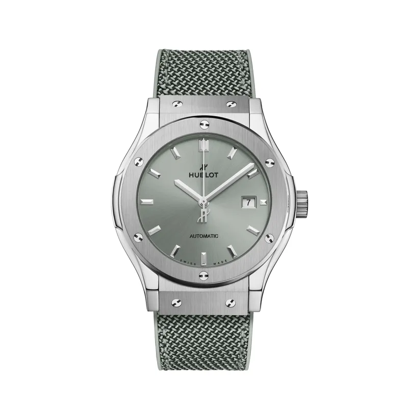 Montre CLASSIC FUSION TITANIUM SAGE GREEN, Bracelet caoutchouc et tissu vert sauge, Boucle déployante acier, Cadran soleillé vert sauge satiné - HUBLOT