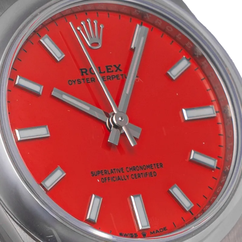 Oyster Perpetual 31mm en acier, cadran rouge, lunette lisse, bracelet oyster acier — 277200 - vue 3