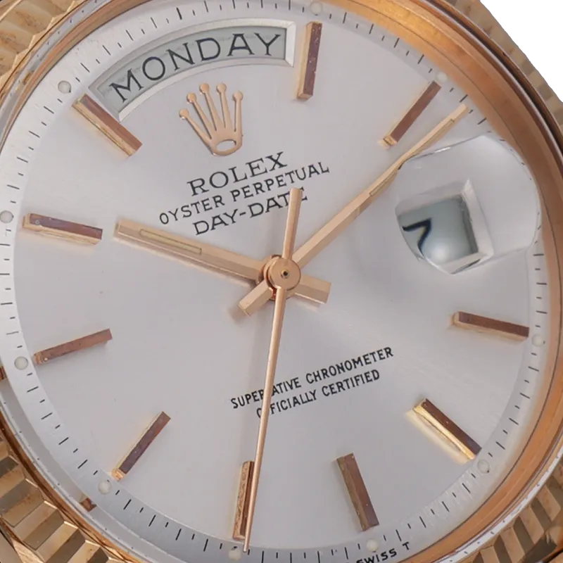 Oyster Perpetual Day-Date en or rose 36mm, cadran clair, lunette cannelée, bracelet président or rose — 1803-5 - vue 3