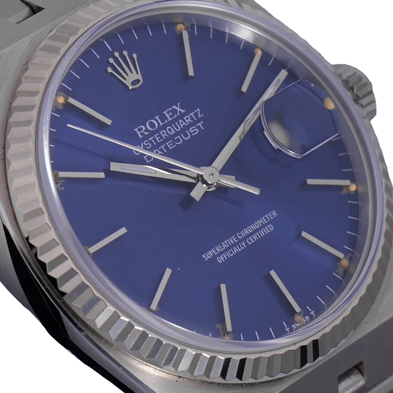 Montre Rolex Oysterquartz 36mm en acier, cadran bleu, lunette cannelée, bracelet jubilé oysterquartz — 17014 - vue 3
