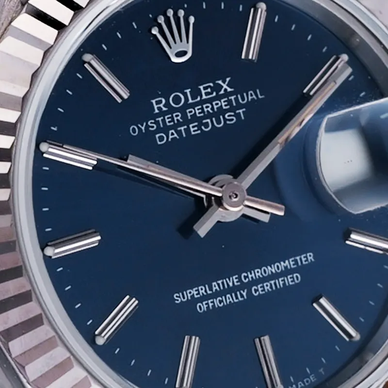 Oyster Perpetual Date 26mm en acier, cadran bleu soleillé, lunette cannelée, bracelet jubilé acier — 69174 - vue 3