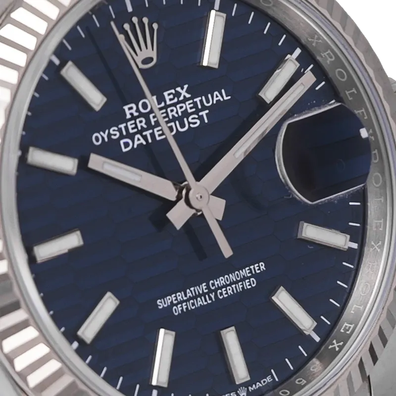 DateJust en acier, cadran bleu nid d'abeille, lunette cannelée, bracelet oyster en acier.  — 126234 - vue 3