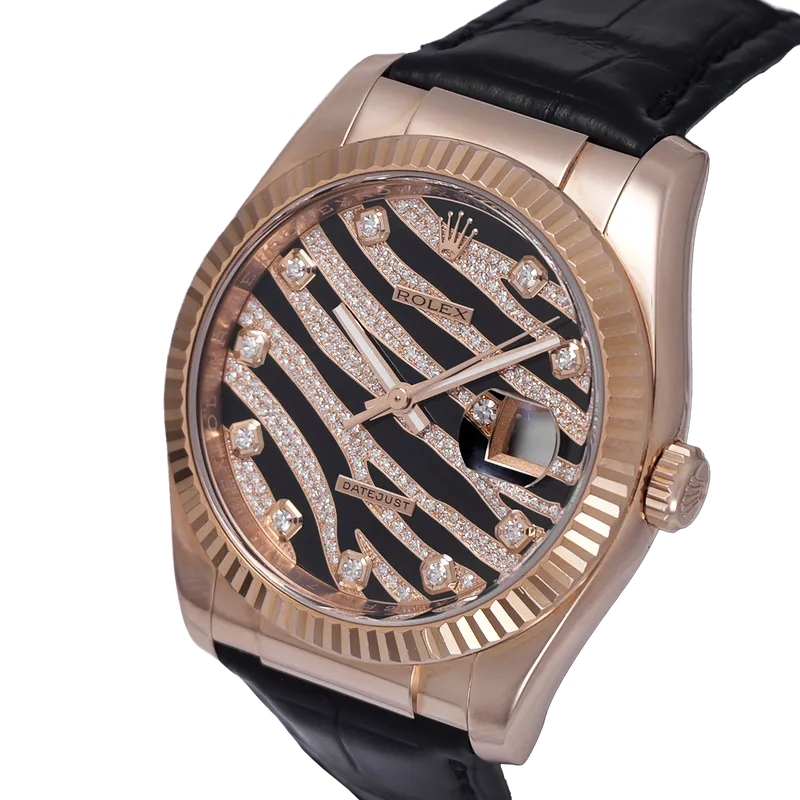 DateJust en or rose, cadran ZEBRE pavé, bracelet en cuir, BD en or rose.  – vue 2