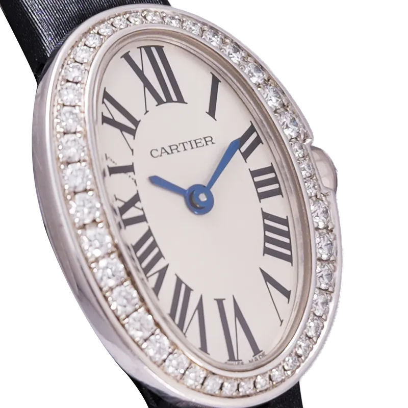 Baignoire en or blanc , lunette sertie, sur bracelet satin BA en or blanc.  — WB520008 - vue 3