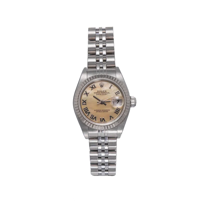 Datejust 26mm en acier, cadran Rolex beige, lunette cannelée, bracelet jubilé acier