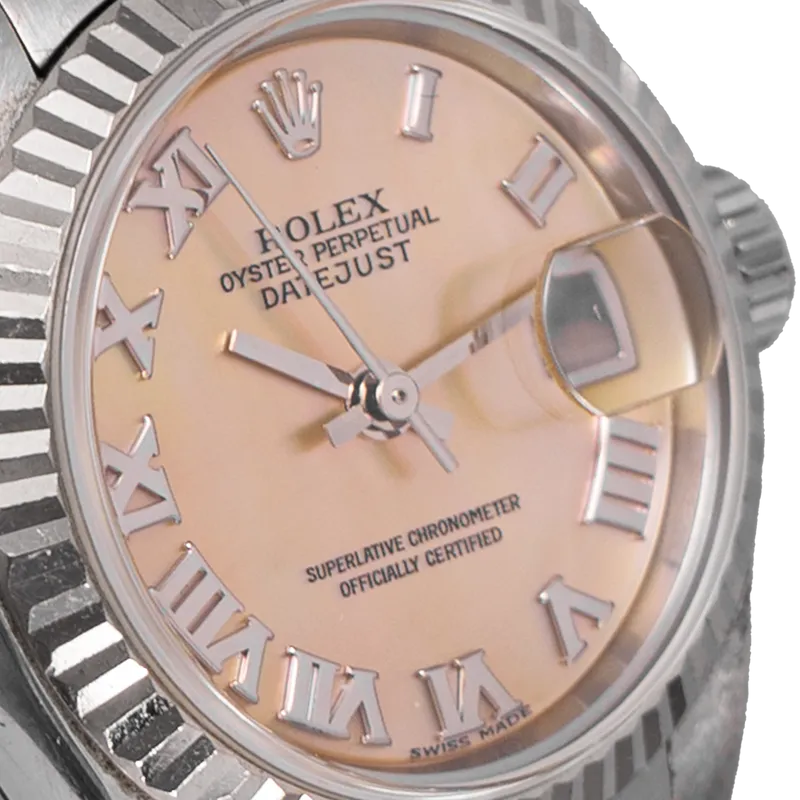 Datejust 26mm en acier, cadran Rolex beige, lunette cannelée, bracelet jubilé acier — 79174 - vue 3