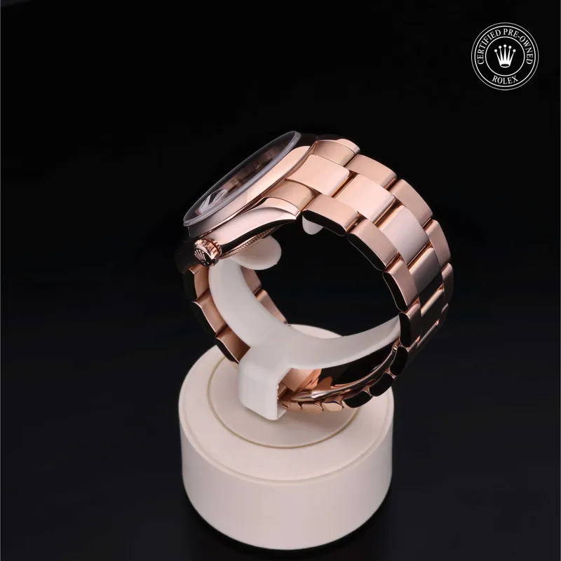 360-degree view of the Rolex Day-Date - 118205F