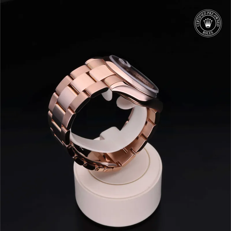 360-degree view of the Rolex Day-Date - 118205F