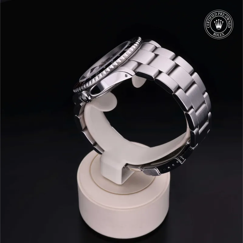 Vue 360 degrés de la Rolex Oyster Perpetual - 16710