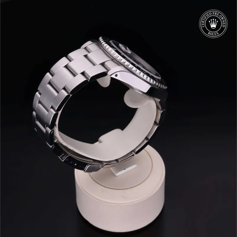 Vue 360 degrés de la Rolex Oyster Perpetual - 16710